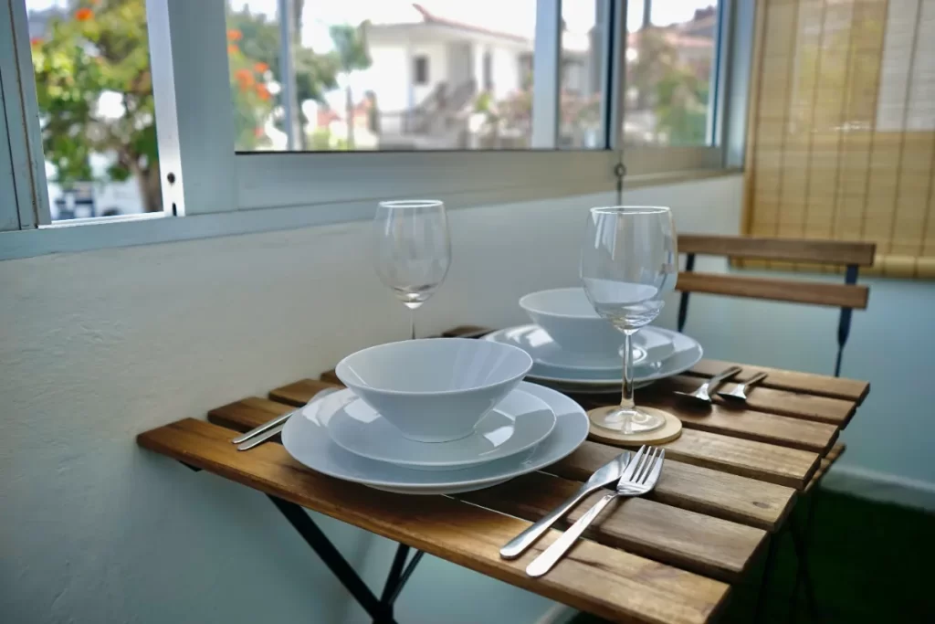 Apartment 1 - Mesa en el balcón