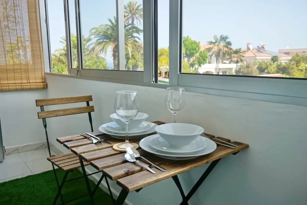 Apartment 1 - Mesa en el balcón