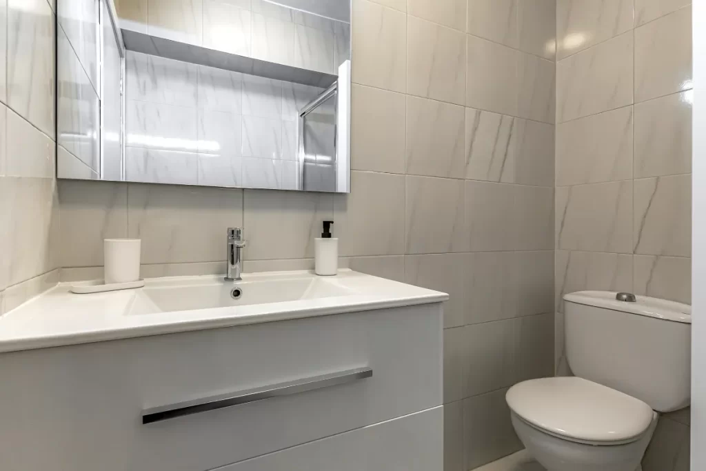 Apartment 2 - Baño con ducha