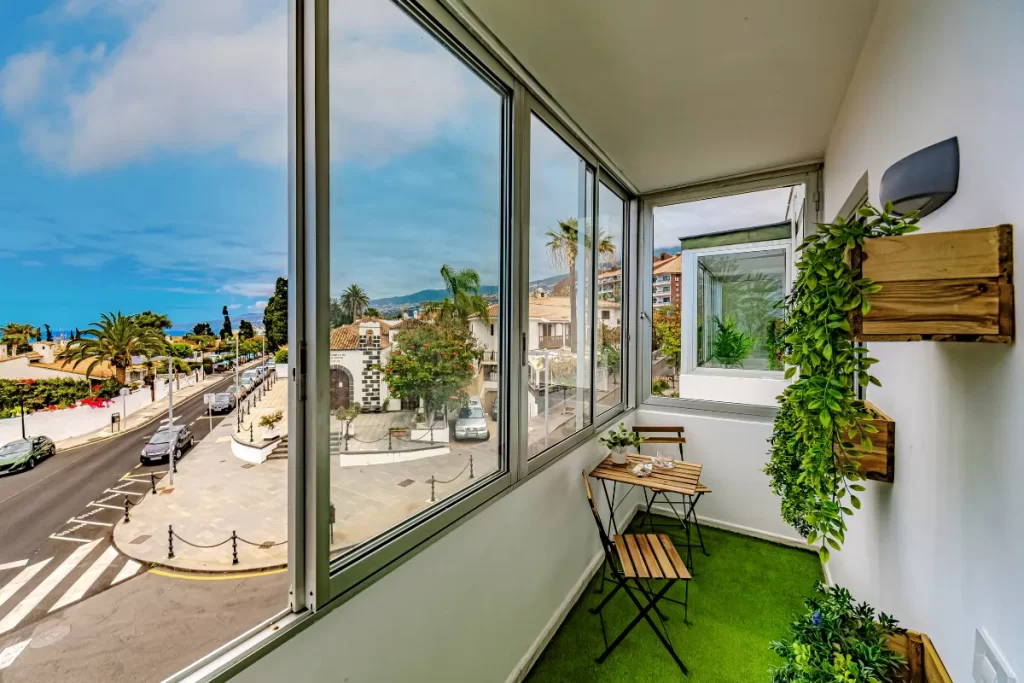 Apartment 5 - Balcón